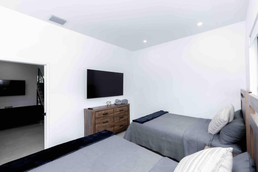 Huge 4 Bedroom Townhouse W/ Private Rooftop & Bbq Miami Eksteriør billede